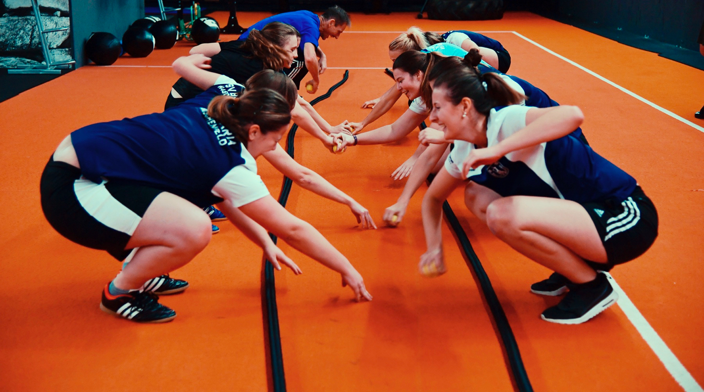 behind:the:scenes:it's:your:stage:start:play:repeat - SV Bavaria Waischenfeld die Frauenfußballmannschaft beim Cross Gym Trainin mit Bastian Lumpp in der Sportwelt Pegnitz